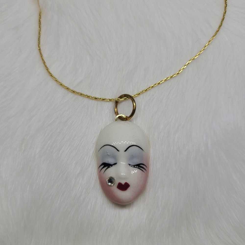 Vintage Fancy Faces New Orleans Hand Painted Porcelain Mask Pendant Necklace - Picture 3 of 6